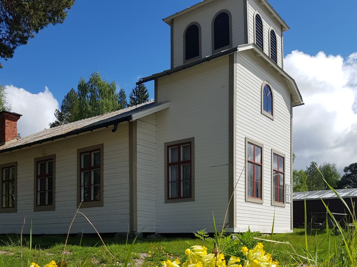 Skogens Sköna Gröna / Kapellet Mitt i Byn Kölsillre