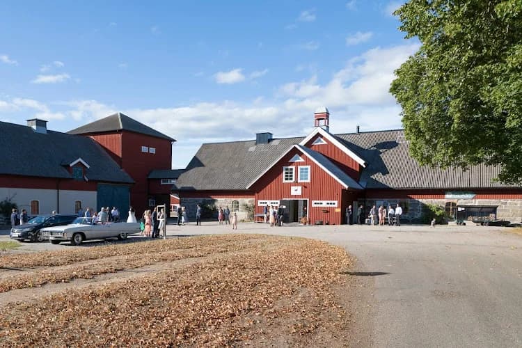 Björketorps Gård - Mjölkbutik (8-20) och Glasscafé (juni-sep, 11-18)