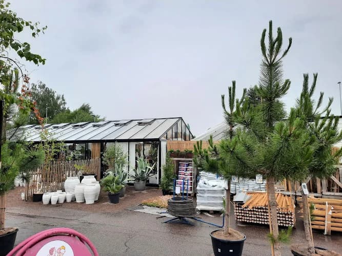 Bland Träd och Häck Trädgårdsbutik/Handelsträdgård