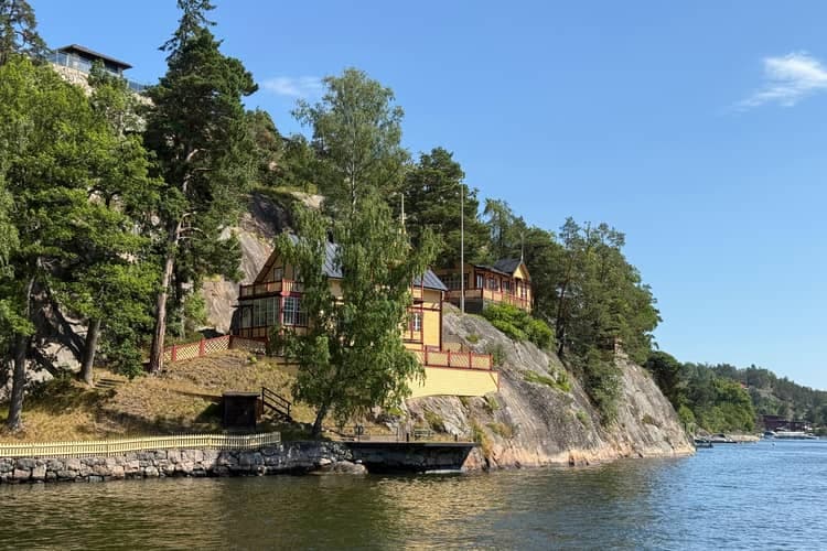 Stockholm: Midsommarbåttur i skärgården med liveguide